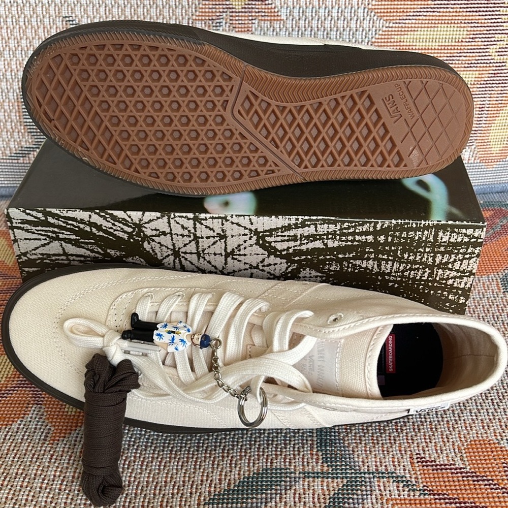 Vans Women’s Crockett High Dec
Quasi White
Vans X Quasi Crockett High Decon Shoe - Picture 7 of 16